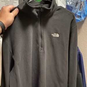 Men’s North Face Pull Over